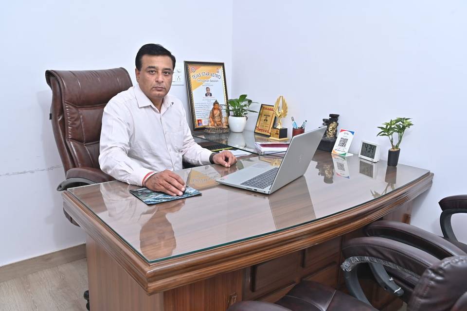 Acharya Narinder Kakkar