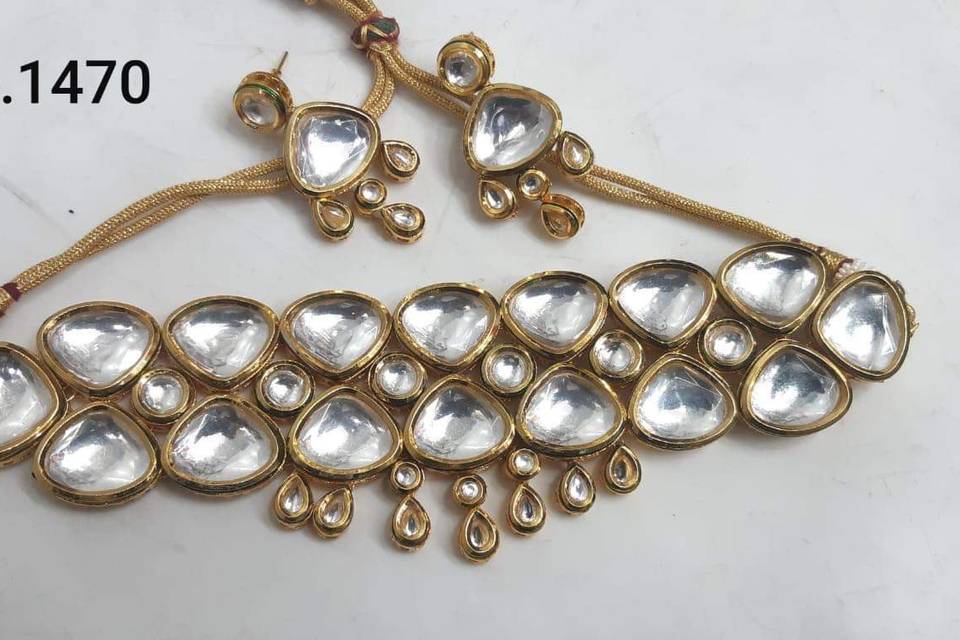 Bold kundan choker