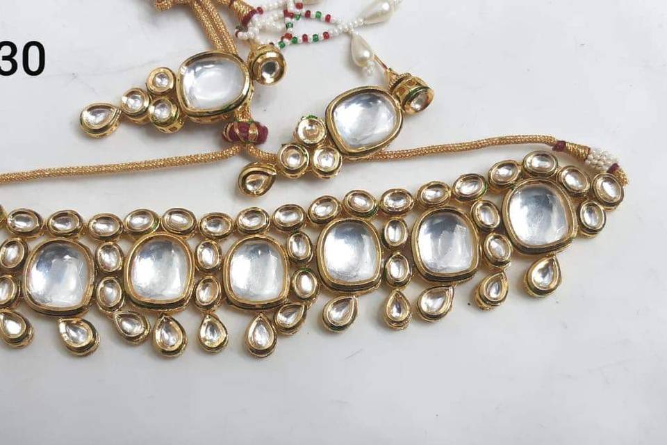 Bold kundan choker