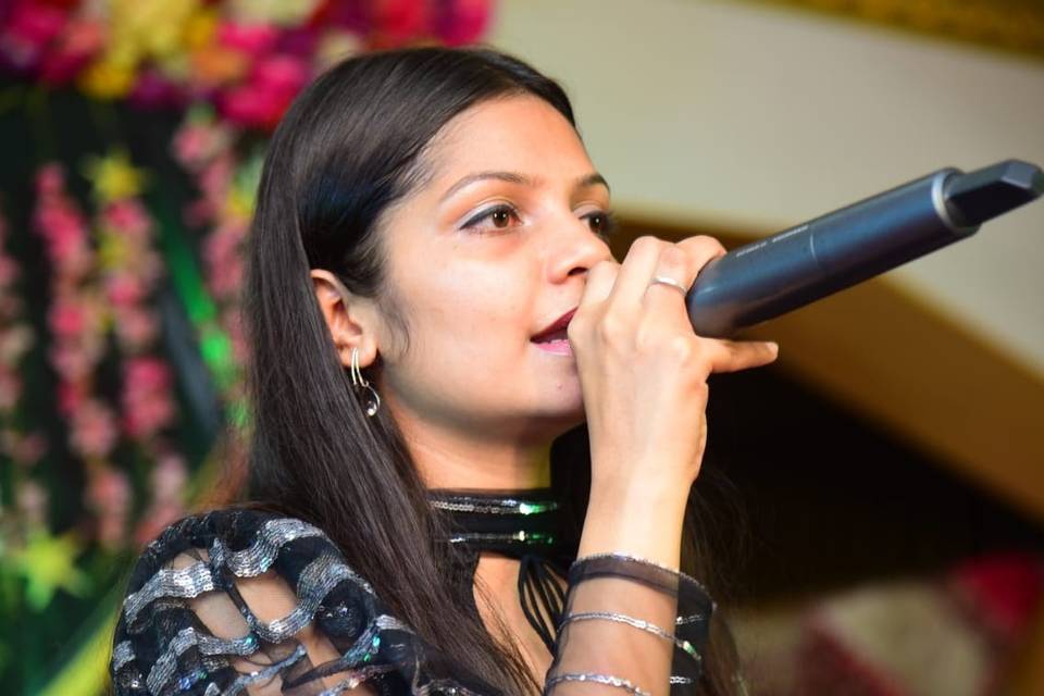 Anchor Megha Kedia
