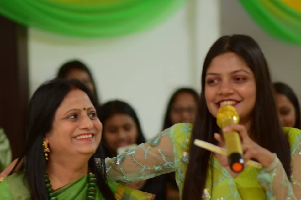 Anchor Megha Kedia