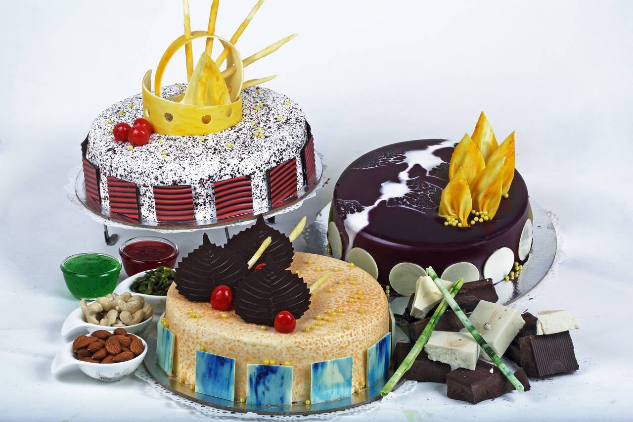 The Mad Bakers , Order Cakes Online for Home delivery in Byron Bazar Raipur  - bestgift.in