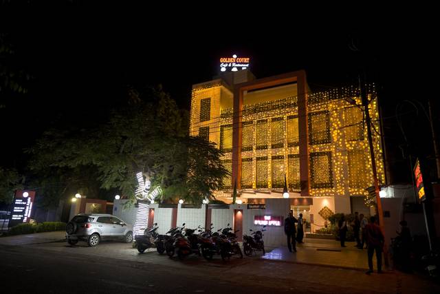 The Golden Apple, Lucknow