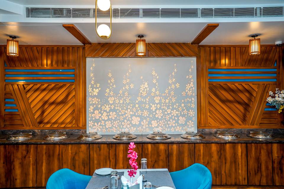 The Golden Apple, Lucknow