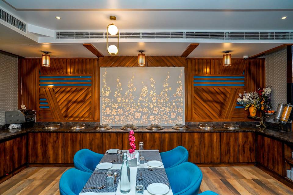 The Golden Apple, Lucknow