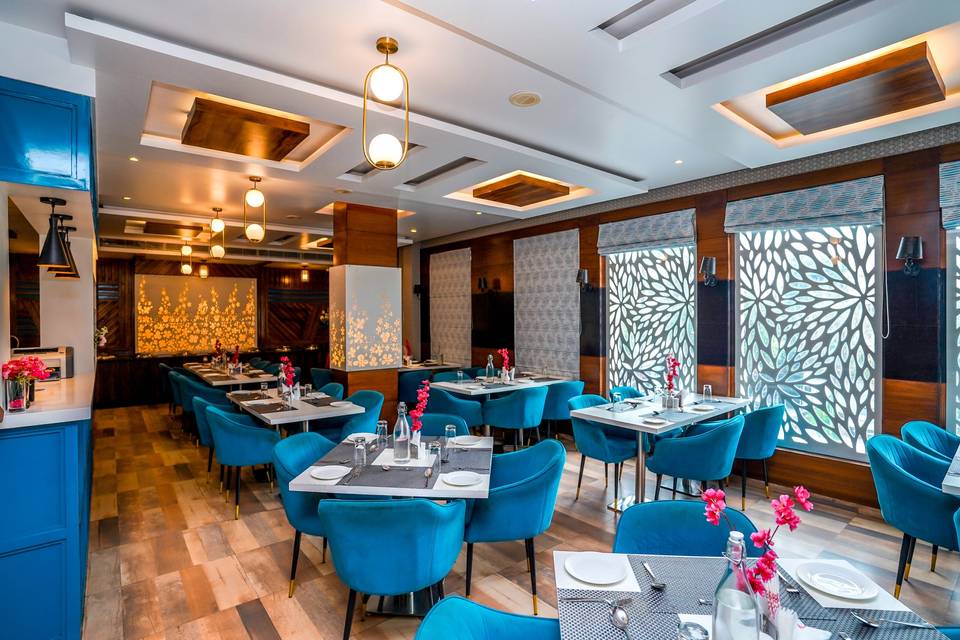 The Golden Apple, Lucknow