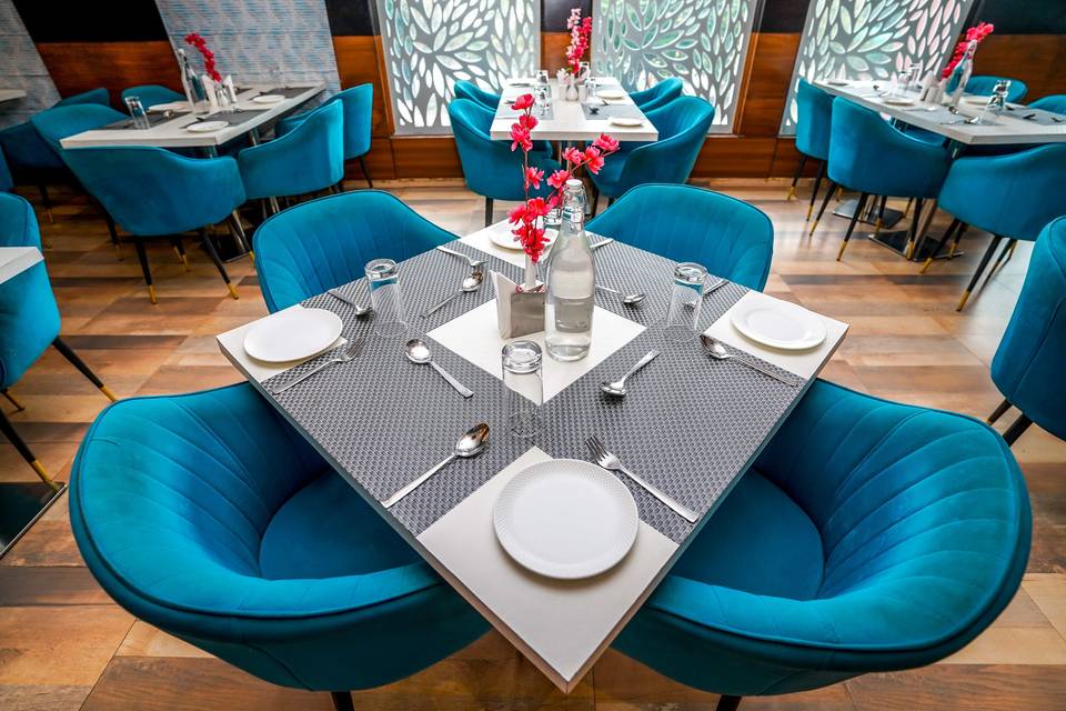 The Golden Apple, Lucknow