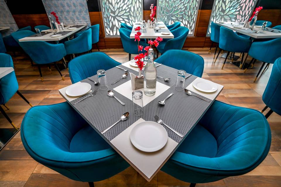 The Golden Apple, Lucknow