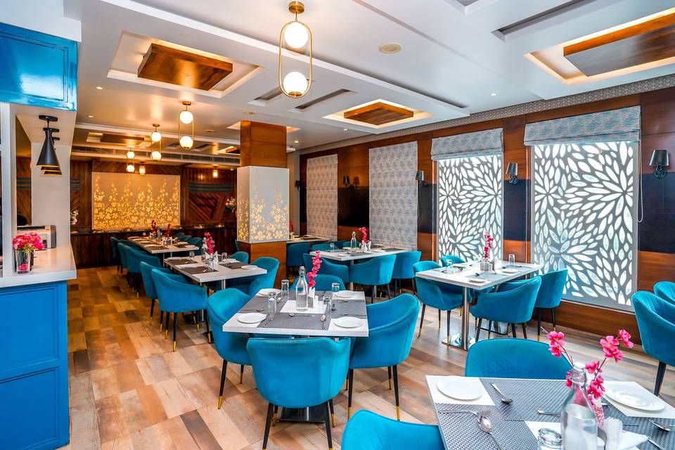 The Golden Apple, Lucknow