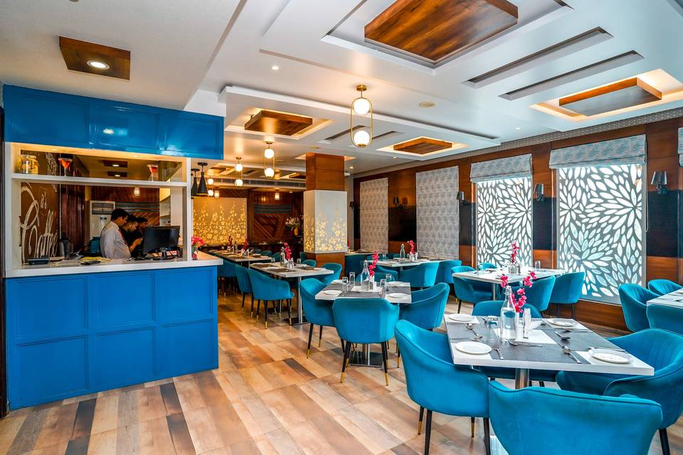 The Golden Apple, Lucknow