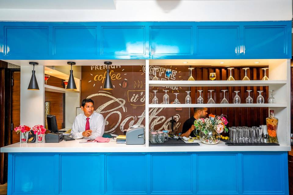 The Golden Apple, Lucknow