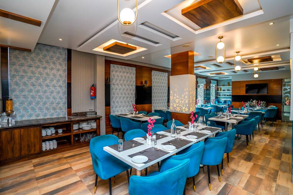 The Golden Apple, Lucknow