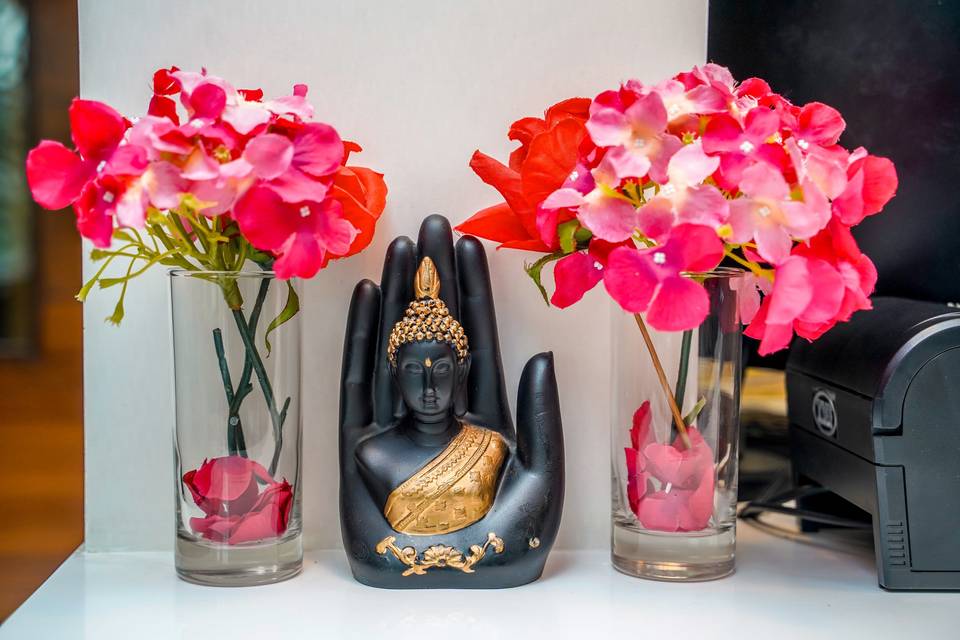 The Golden Apple, Lucknow