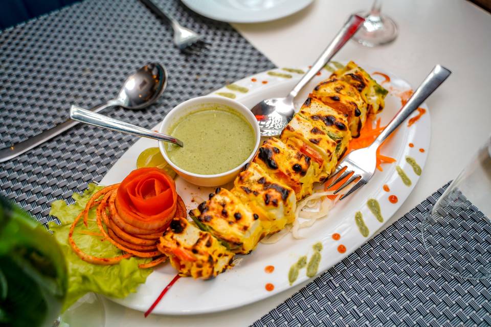 The Golden Apple, Lucknow