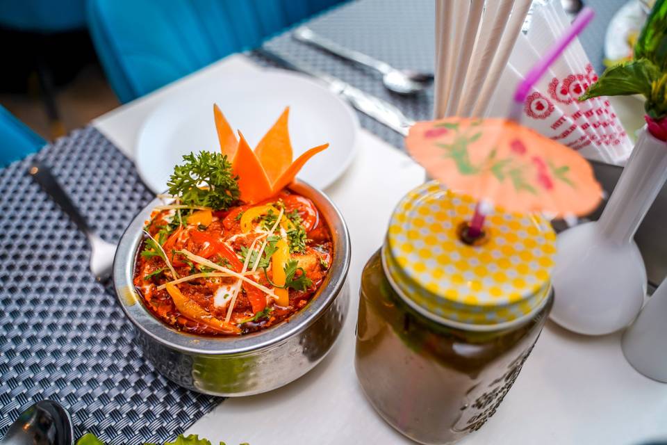 The Golden Apple, Lucknow