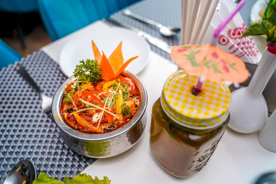 The Golden Apple, Lucknow