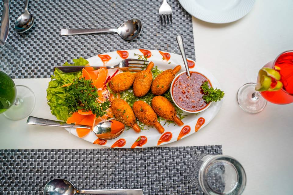 The Golden Apple, Lucknow