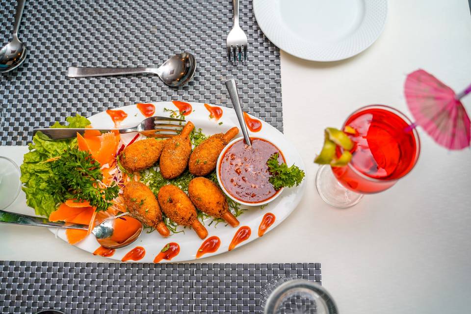 The Golden Apple, Lucknow