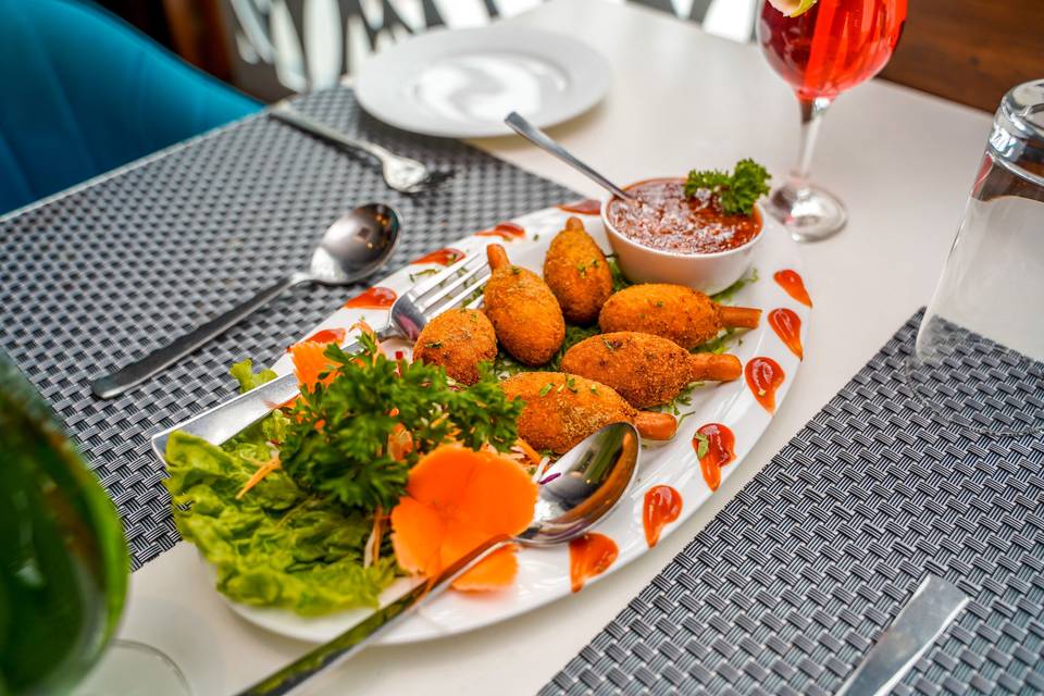 The Golden Apple, Lucknow