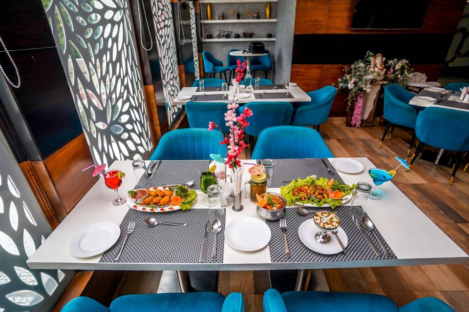 The Golden Apple, Lucknow