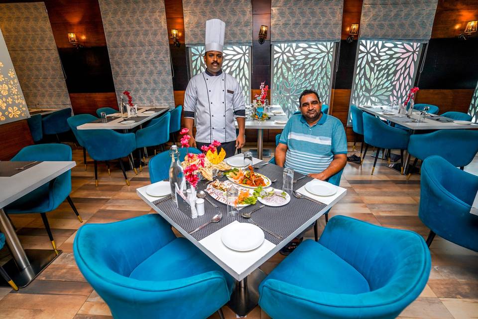 The Golden Apple, Lucknow