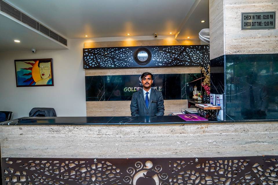 The Golden Apple, Lucknow