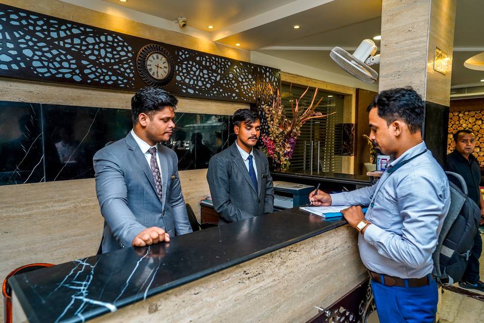 The Golden Apple, Lucknow