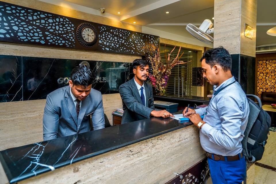 The Golden Apple, Lucknow