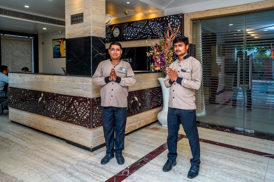 The Golden Apple, Lucknow