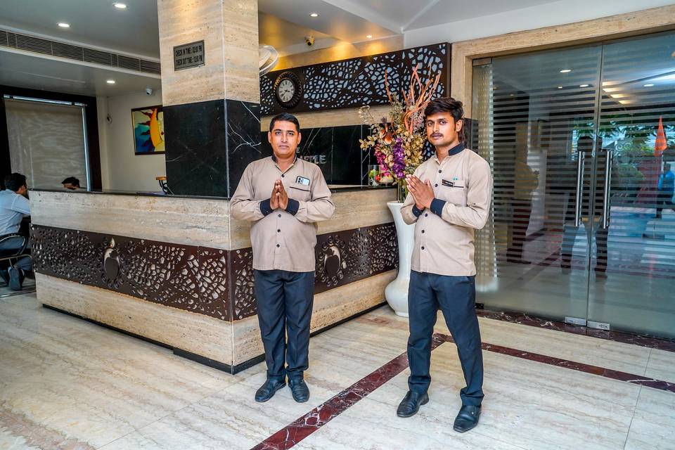 The Golden Apple, Lucknow