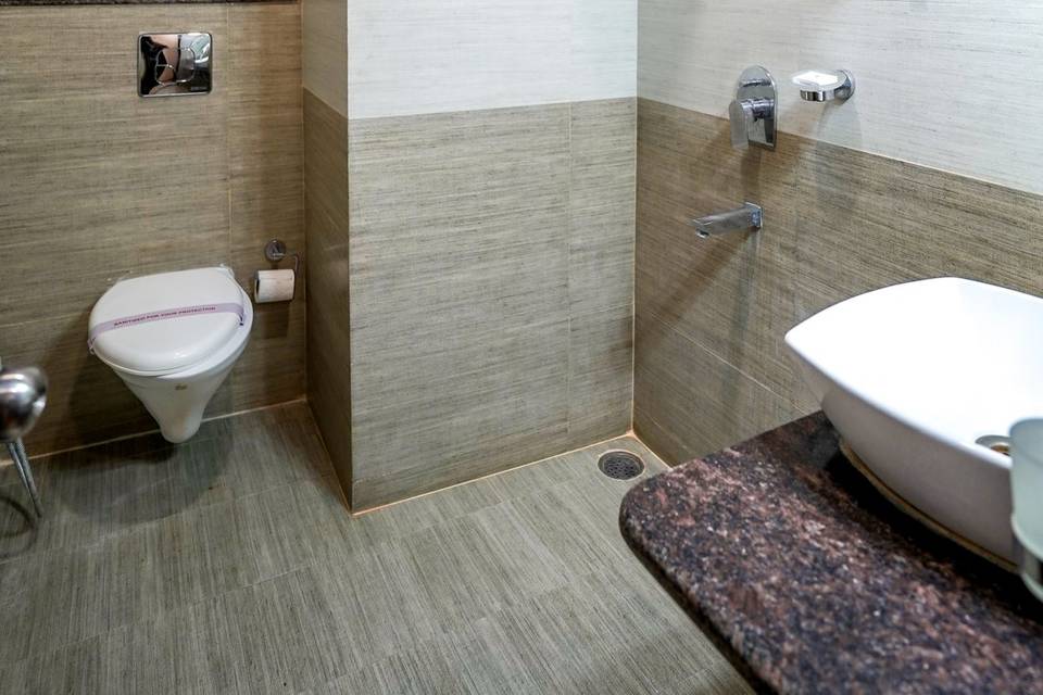 The Golden Apple, Lucknow