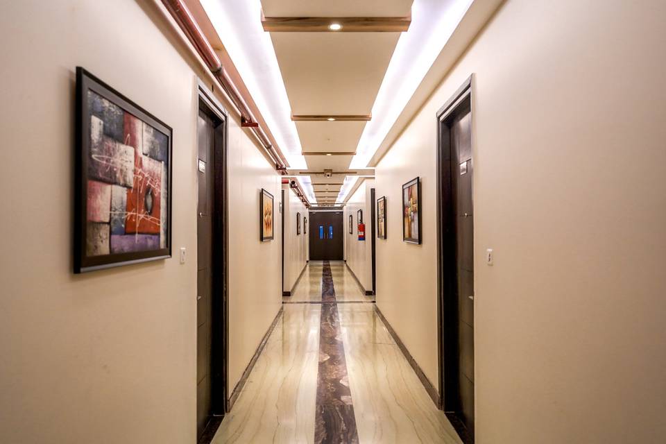 The Golden Apple, Lucknow