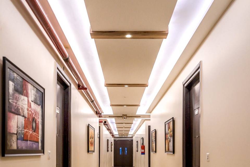 The Golden Apple, Lucknow