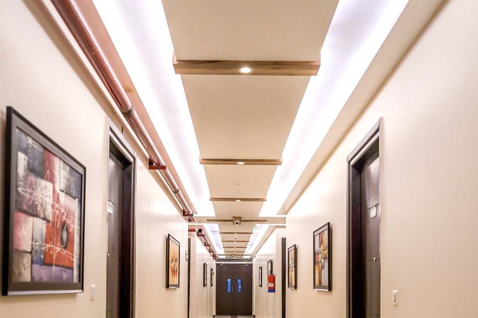 The Golden Apple, Lucknow