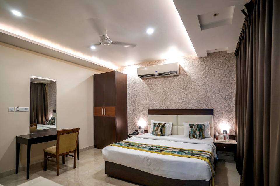 The Golden Apple, Lucknow