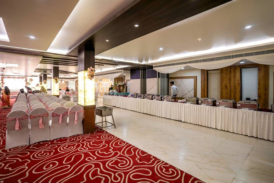 The Golden Apple, Lucknow