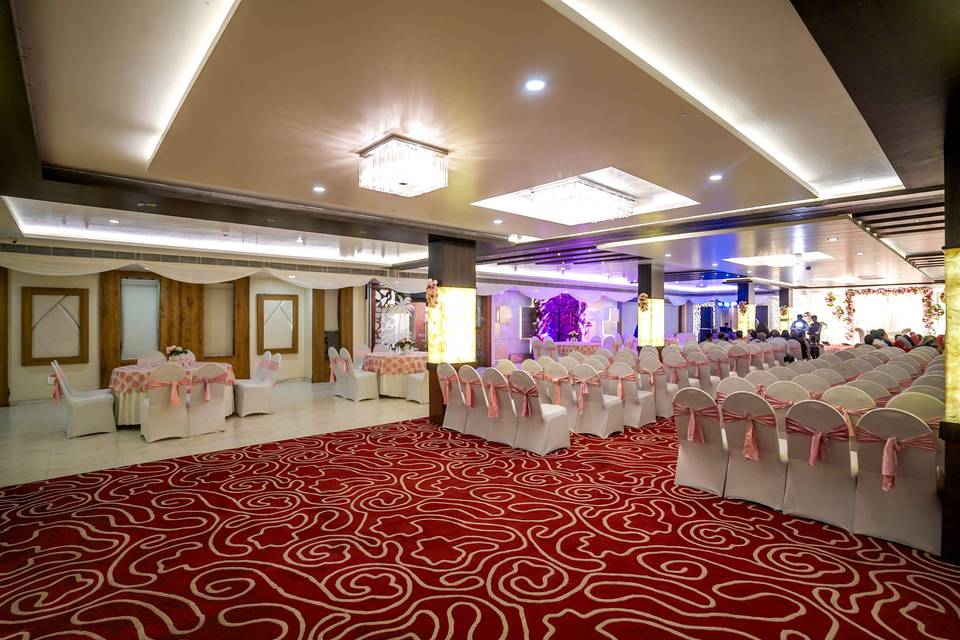 The Golden Apple, Lucknow