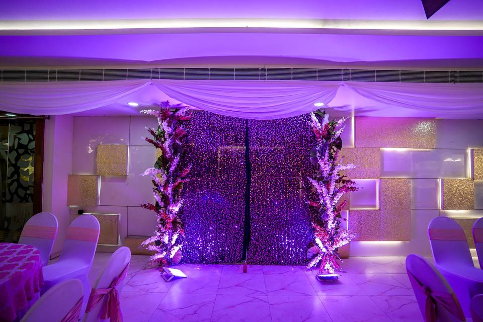 The Golden Apple, Lucknow