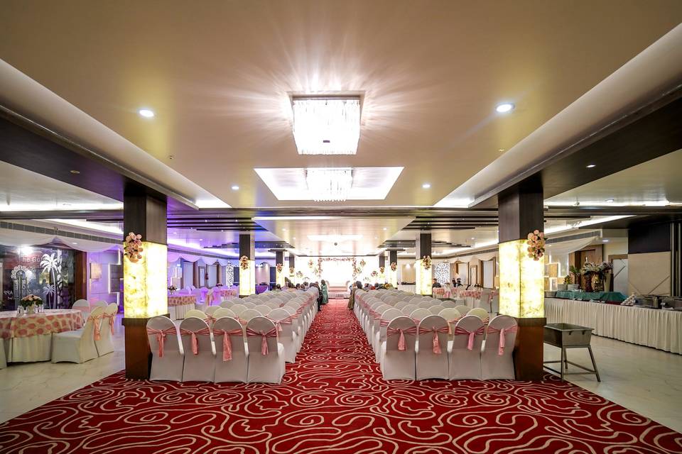 The Golden Apple, Lucknow