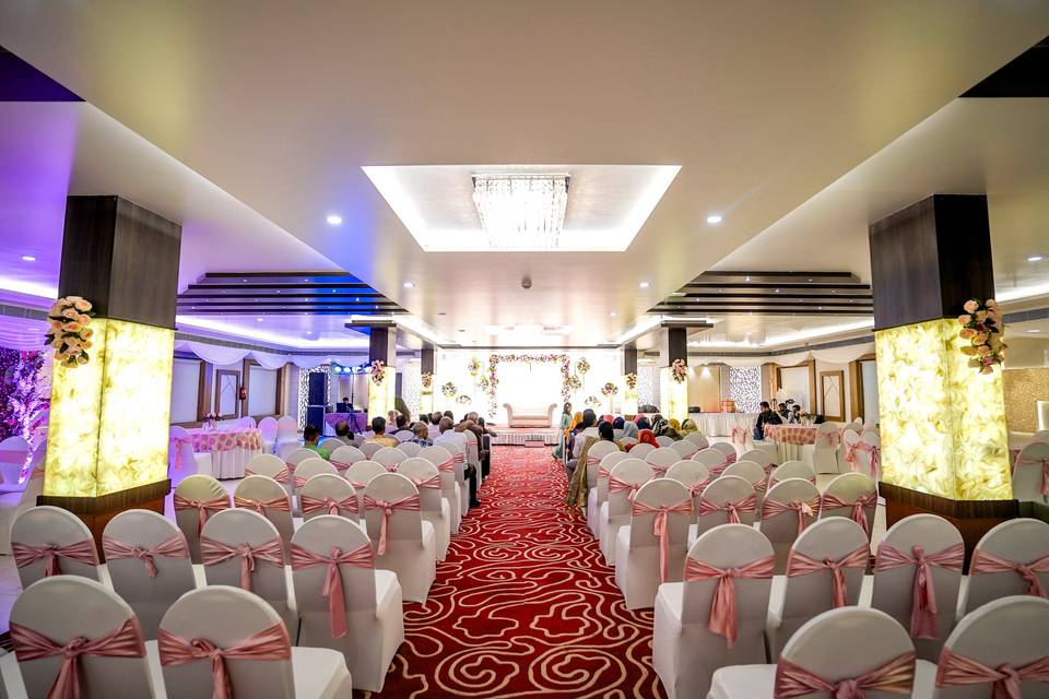 The Golden Apple, Lucknow