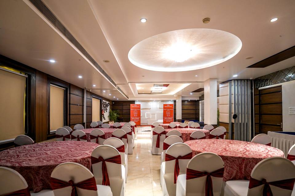 The Golden Apple, Lucknow