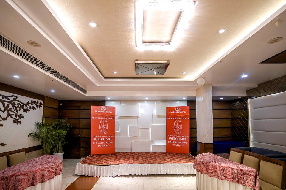 The Golden Apple, Lucknow