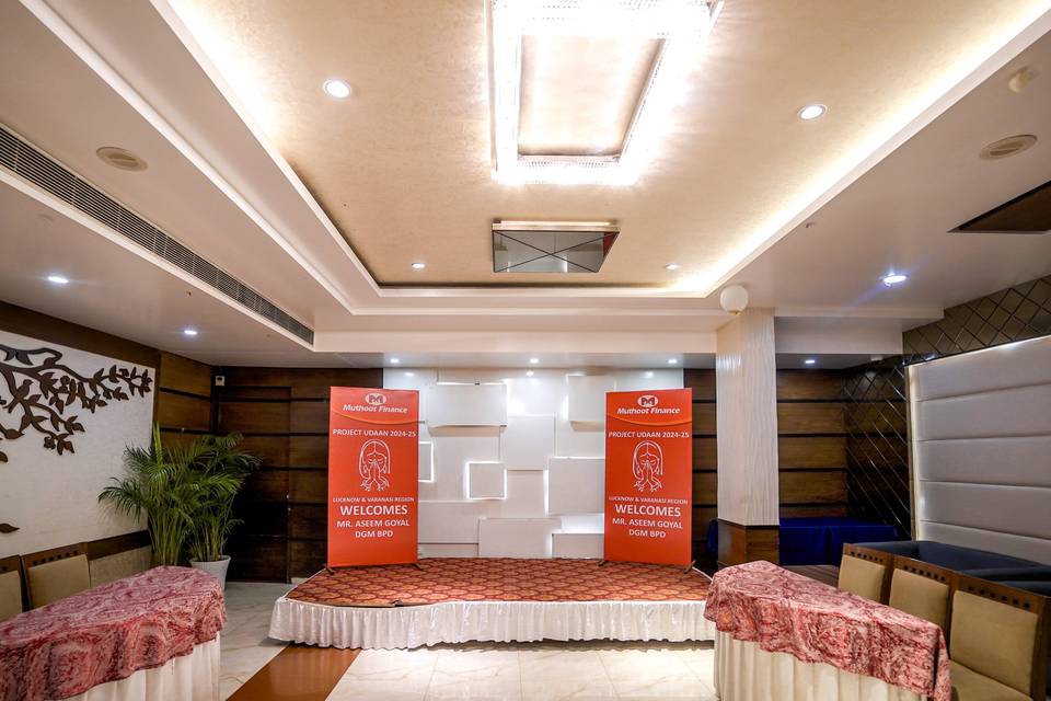 The Golden Apple, Lucknow