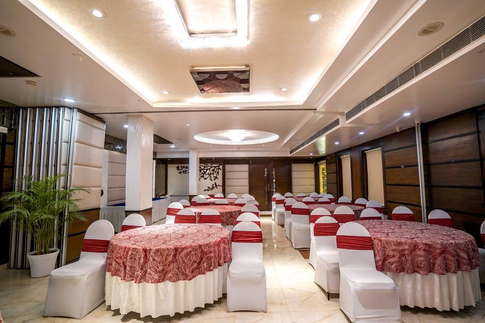 The Golden Apple, Lucknow