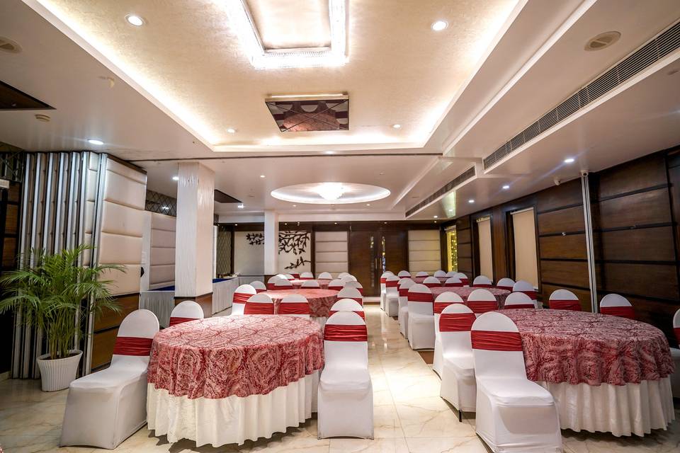 The Golden Apple, Lucknow