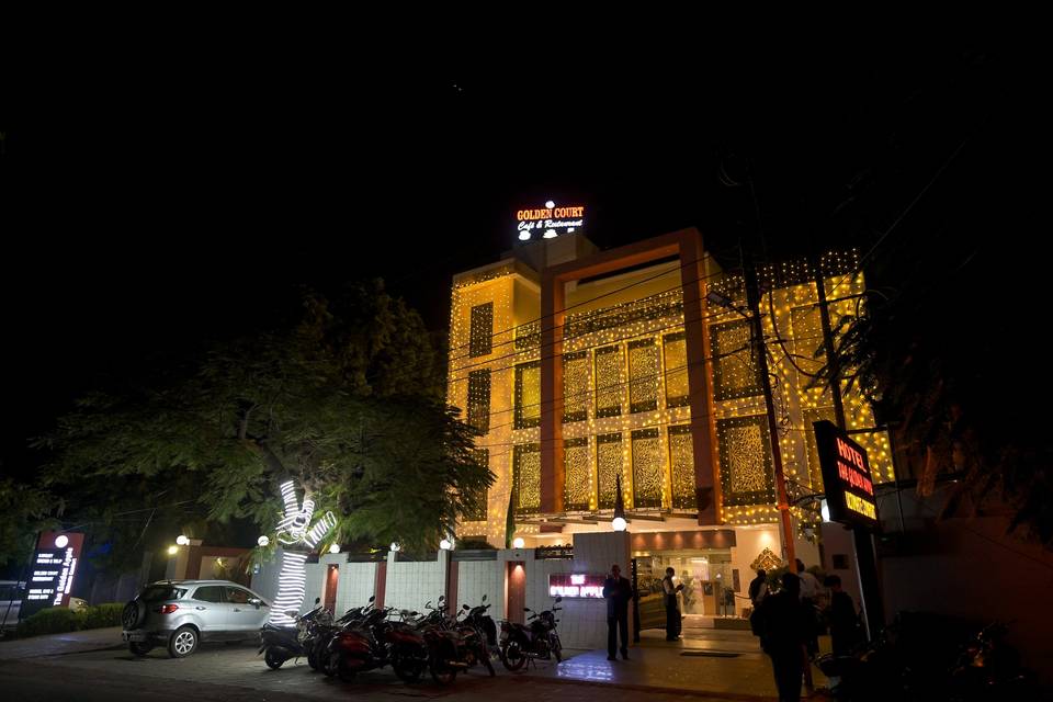 The Golden Apple, Lucknow