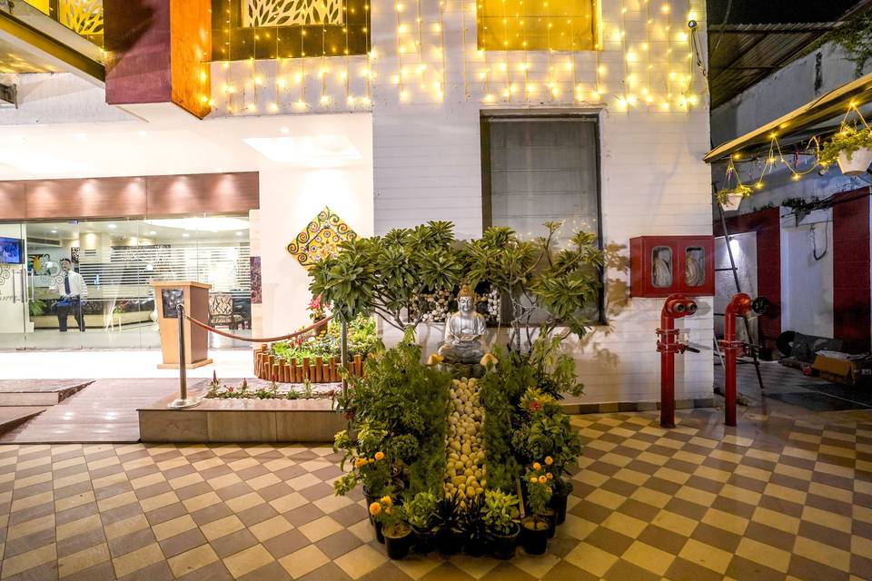 The Golden Apple, Lucknow