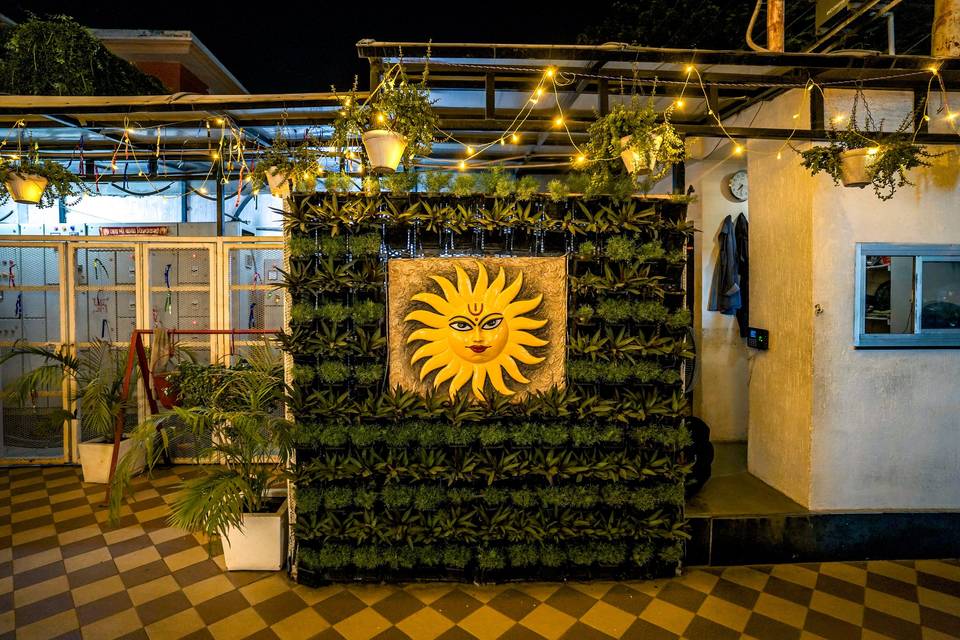 The Golden Apple, Lucknow