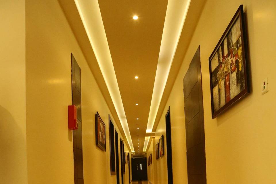 The Golden Apple, Lucknow