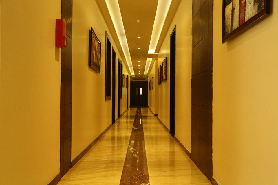 The Golden Apple, Lucknow